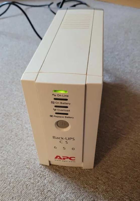 Záložní zdroj APC Back UPS CS 650VA