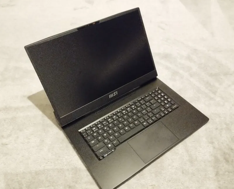 MSI Titan GT77HX – RTX 4090, i9 – záruka