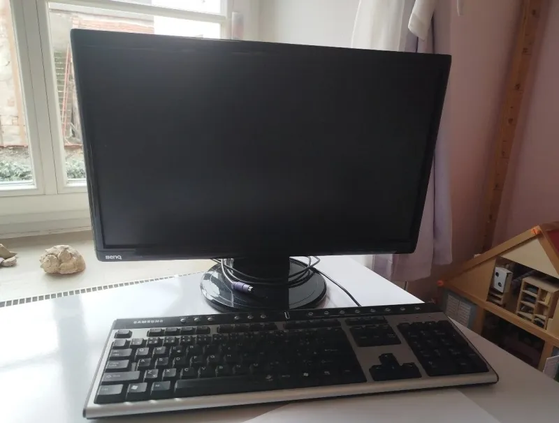 Monitor + klávesnice