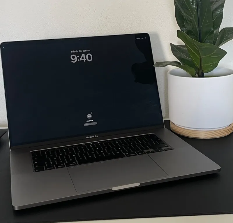 Macbook Pro 2019 Touchbar 16" i9 - 16GB RAM
